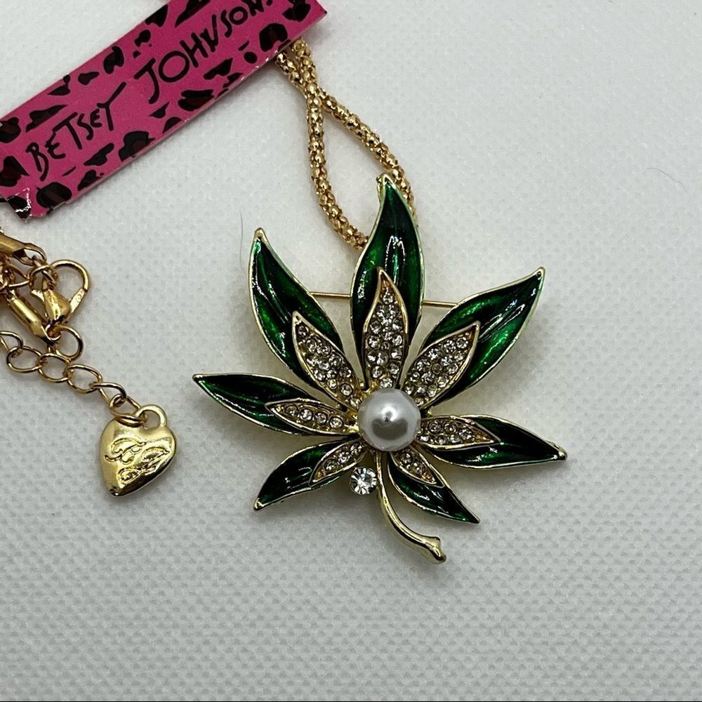 NECKLACE! Betsey Johnson Green Leaf with Pearl Festive and Fun BNWT - Picture 5 of 6